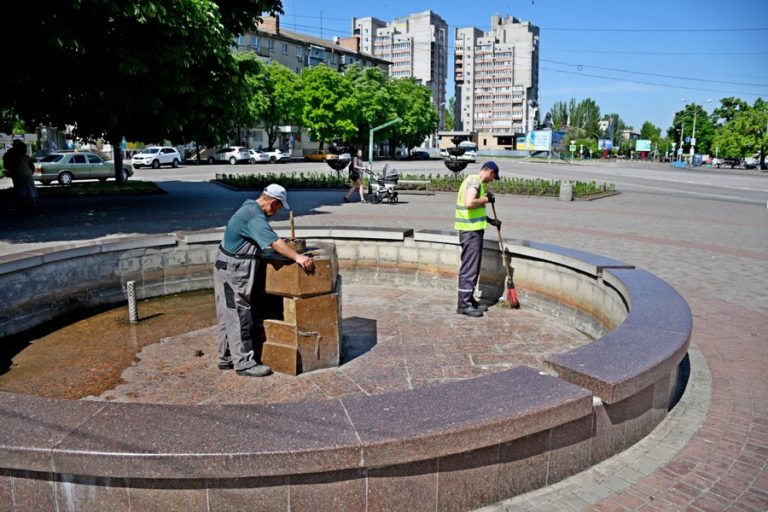 У Нікополі запускають фонтани (фото)