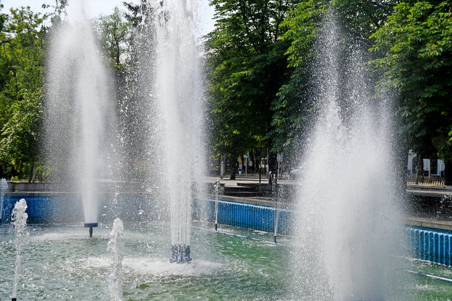 У Нікополі запрацював один із найкрасивіших фонтанів міста (фото)