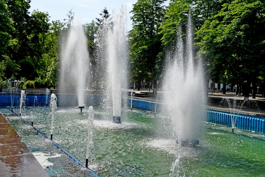 У Нікополі запрацював один із найкрасивіших фонтанів міста (фото)