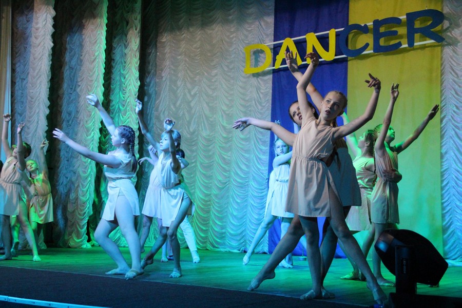 «Буча», «Сховище», «Патріот» - у Нікополі пройшов ювілейний звітний концерт студії сучасної хореографії Dancer