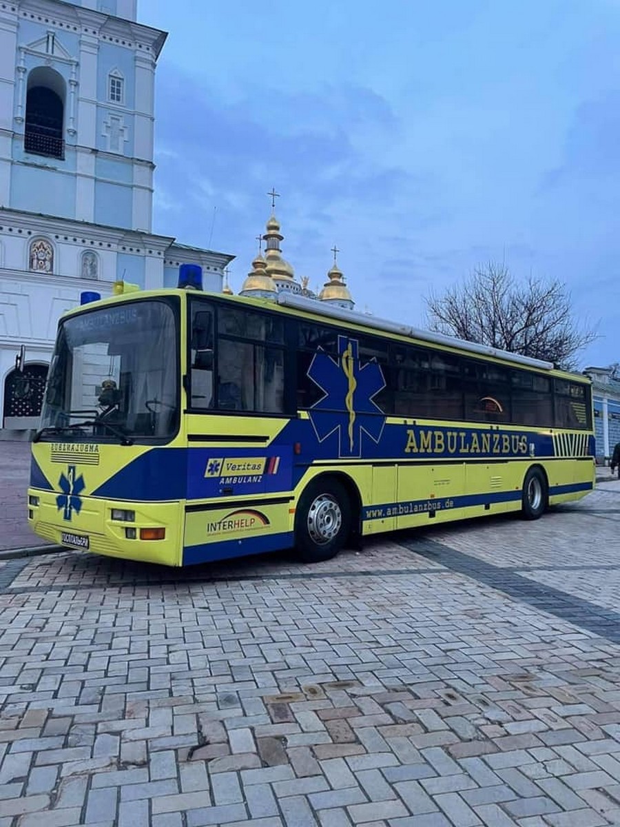 На Дніпропетровщині сталася жахлива ДТП з автобусом військових медиків: є загибла і поранені