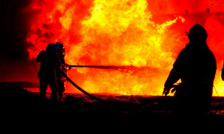 У Дніпрі 90 рятувальників 38 годин гасили пожежу, яка сталася внаслідок обстрілів
