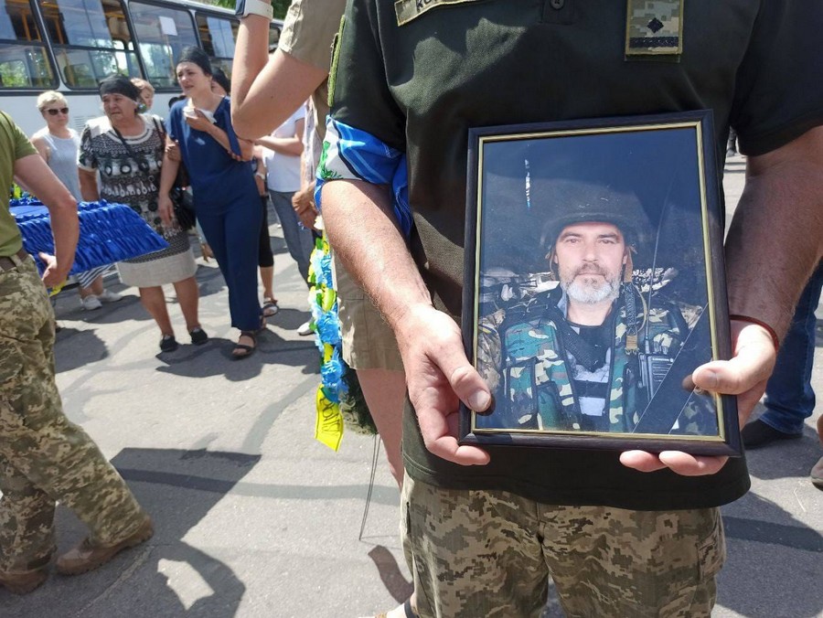 В Никополе 8 июля провели в последний путь погибшего Героя (фото)
