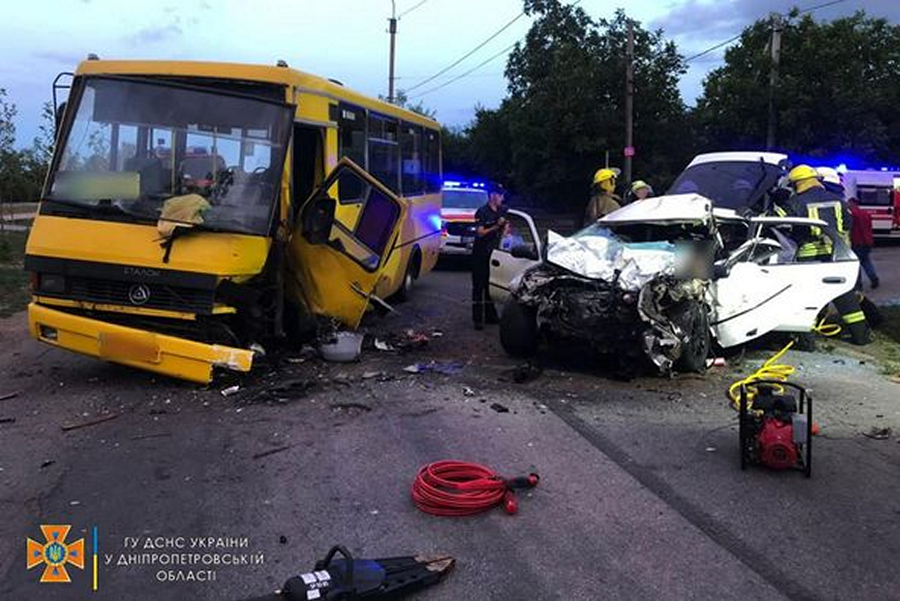 У Нікополі сталася смертельна ДТП за участю пасажирського автобусу