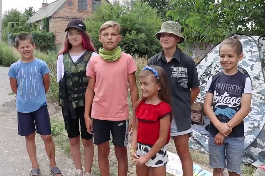 У Марганці діти створили блок-пост і збирають гроші для ЗСУ. Новости .