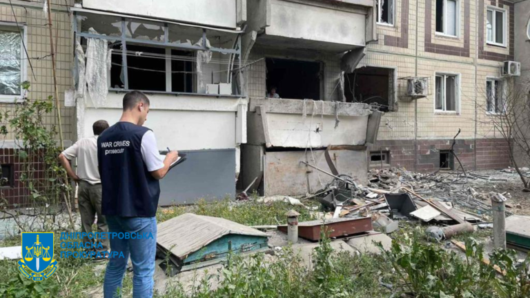 Окупанти обстріляли житлові квартали Нікополя, є загиблі – прокуратура розпочала розслідування