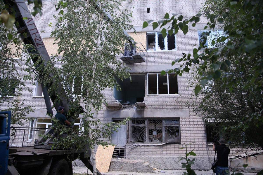 Українські ЗМІ про Нікополь: вибухи, плач дітей, зруйновані будинки, загиблі люди – як місто переживає обстріли