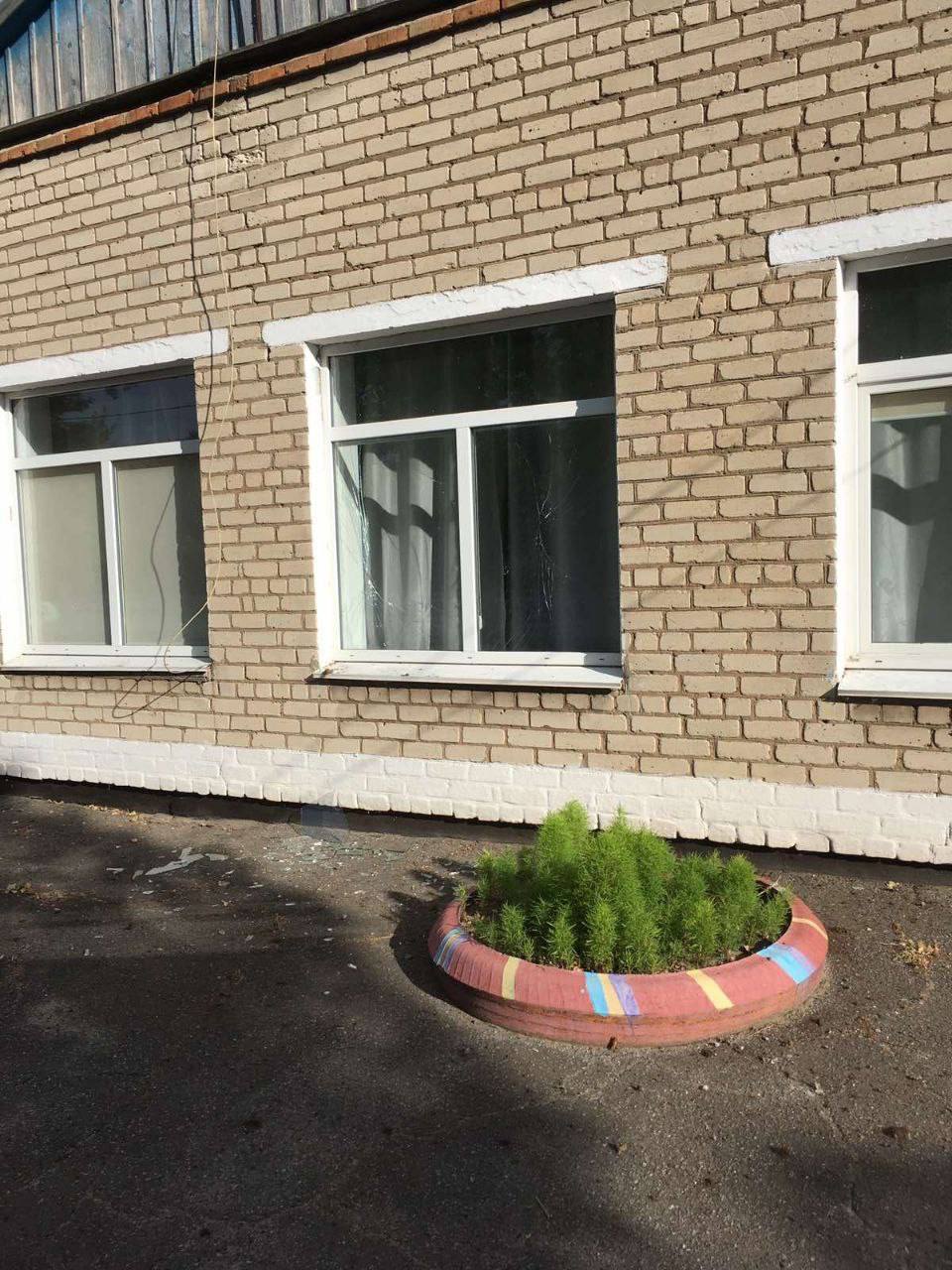 Орки обстріляли школу і садочок на Дніпропетровщині