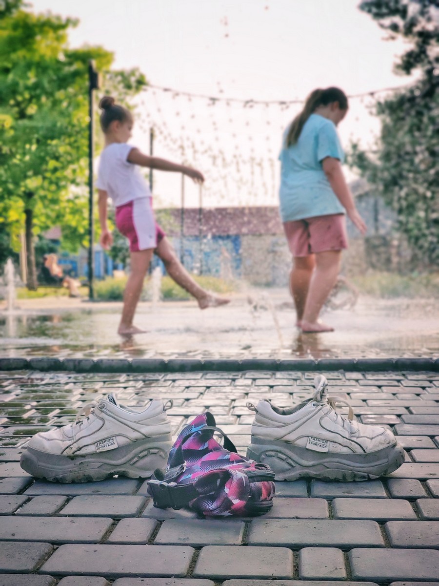 Спека у Нікополі: люди і тварини рятуються біля фонтанів (фото)