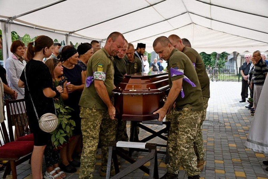 У Нікополі 5 серпня провели в останню путь трьох загиблих воїнів (фото)