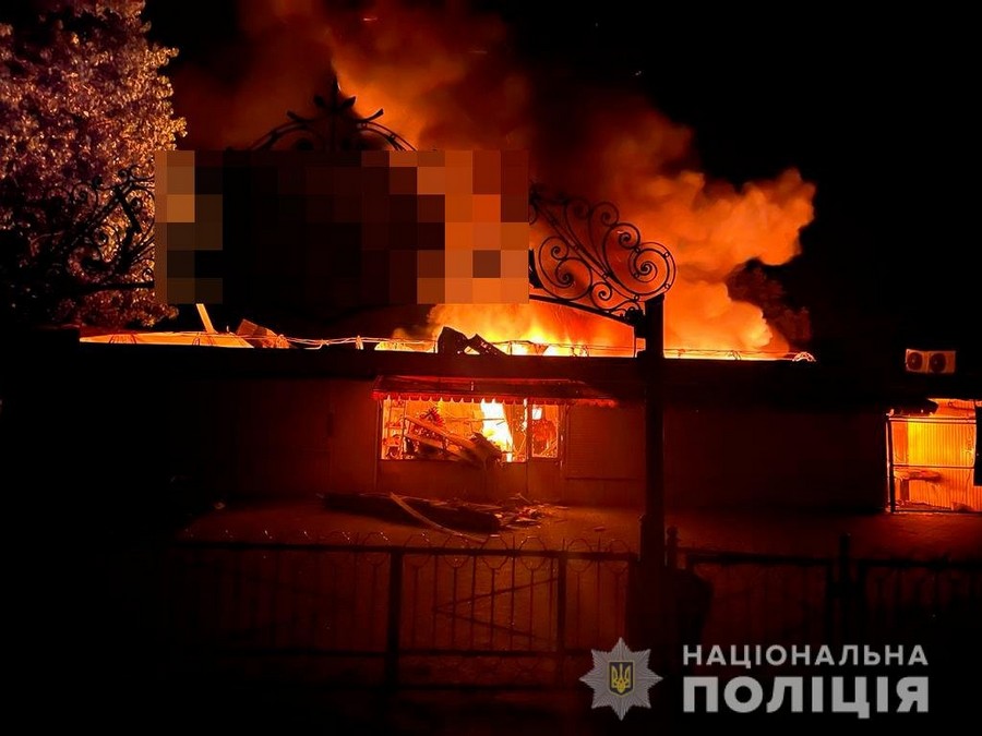 Ворог чотири рази обстріляв Нікополь 22 серпня: подробиці від поліції