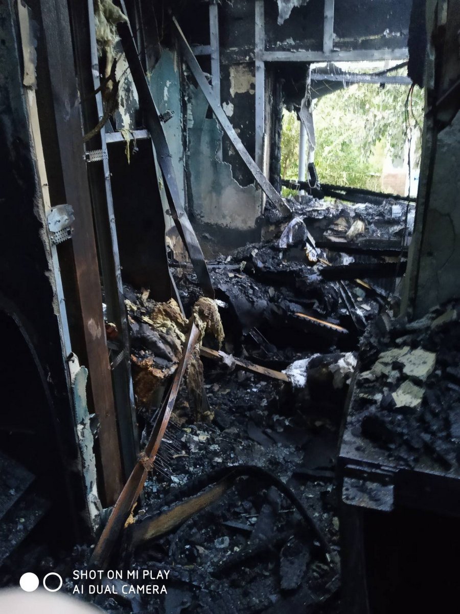У Нікополі ворожі снаряди зруйнували будинки священика і волонтера