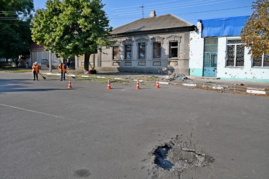 Нікополь живе і працює навіть під обстрілами (фото)