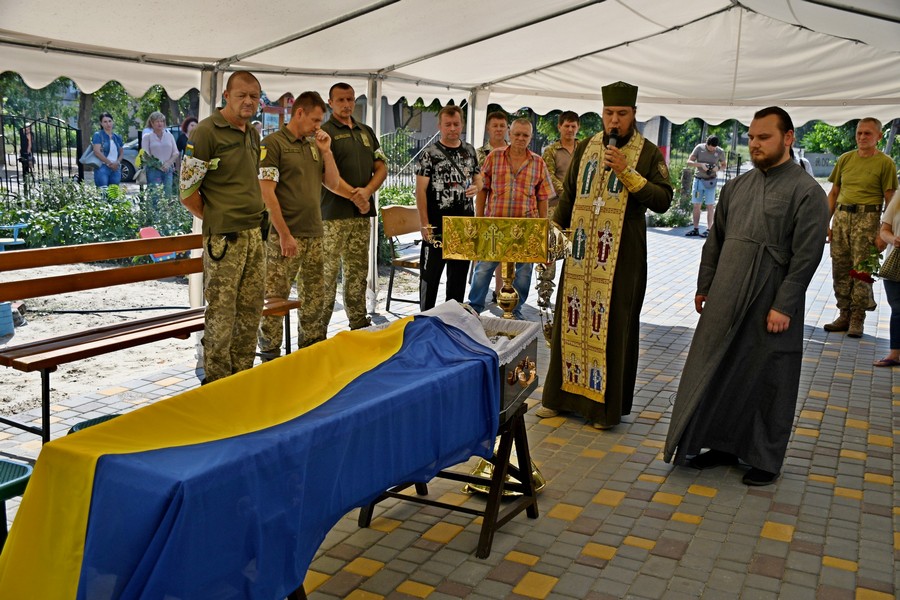 У Нікополі 31 серпня провели в останню путь Героя - загинув Владислав Буцань