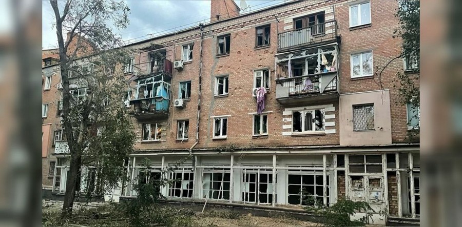 Всю ніч ворог гатив по Нікопольському району – подробиці від ДСНС