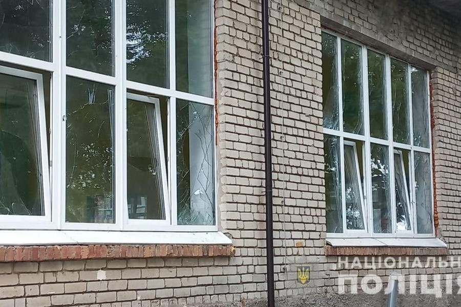 Двоє постраждалих і десятки зруйнованих будинків – у поліції розповіли про обстріли трьох районів Дніпропетровщини