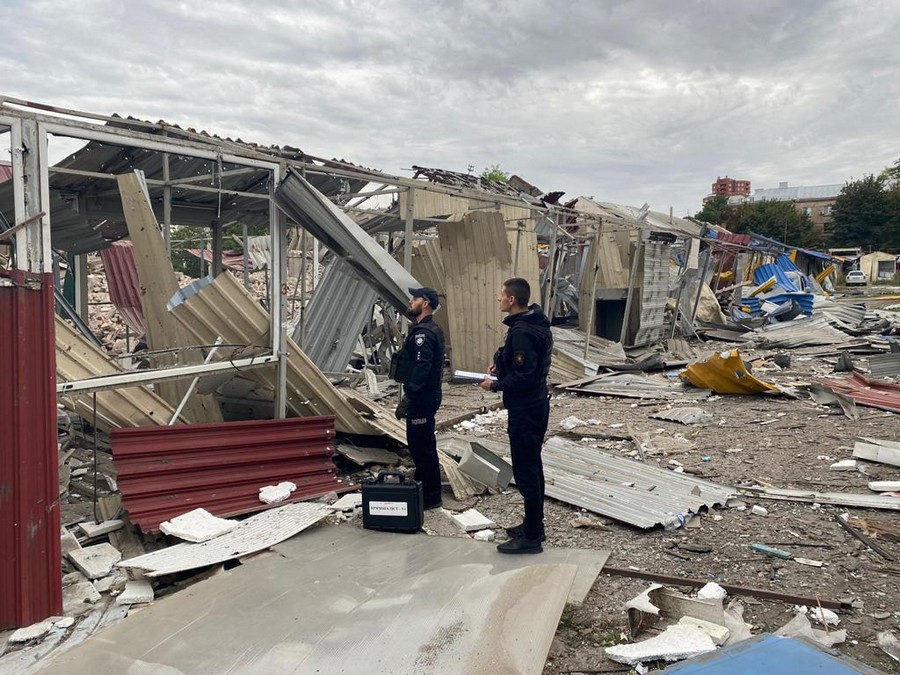 Поліція розповіла про масштаби руйнувань у Нікополі, Дніпрі і Зеленодольській громаді внаслідок обстрілів