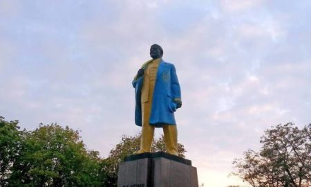 Жовто-блакитний Ленін з Нікополя прикрасив німецьку книгу(фото)