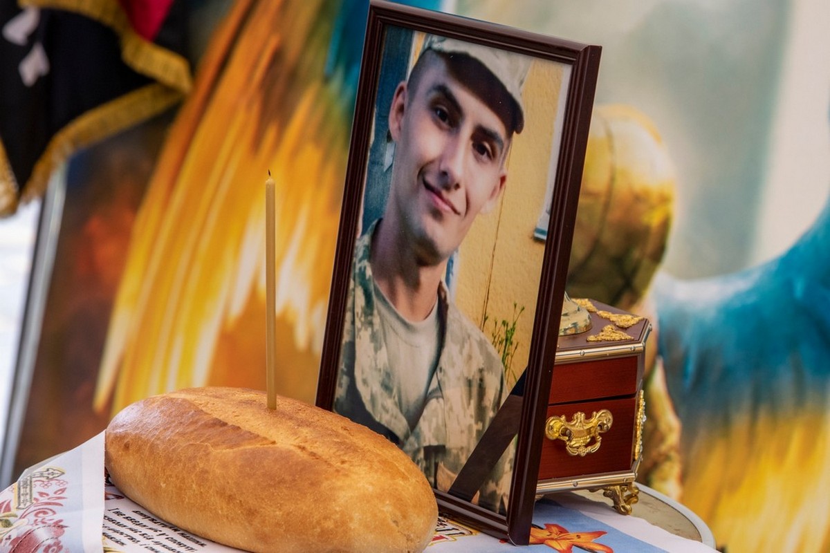 У Нікополі 22 вересня провели в останню путь Героя - загинув Анатолій Юхименко