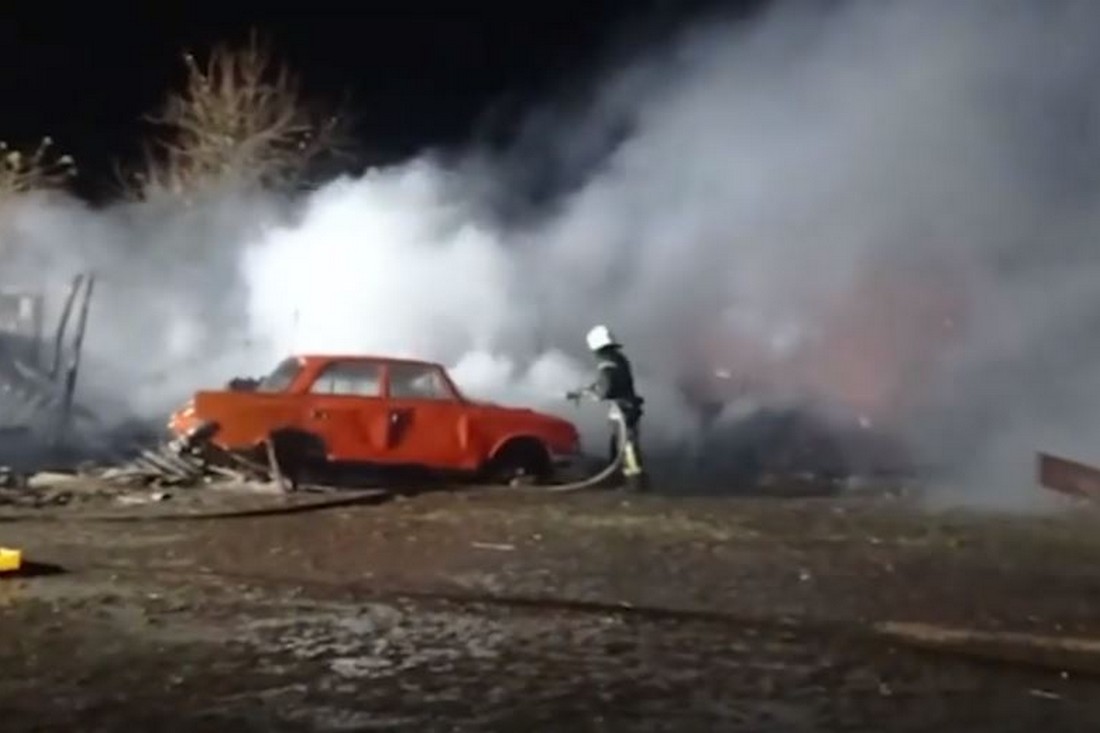 Біля Покрова масштабна пожежа знищила 10 тон сіна (відео)