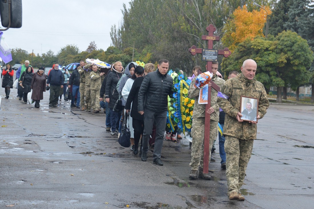 У Нікополі сьогодні провели в останню путь загиблого на війні Героя (фото)