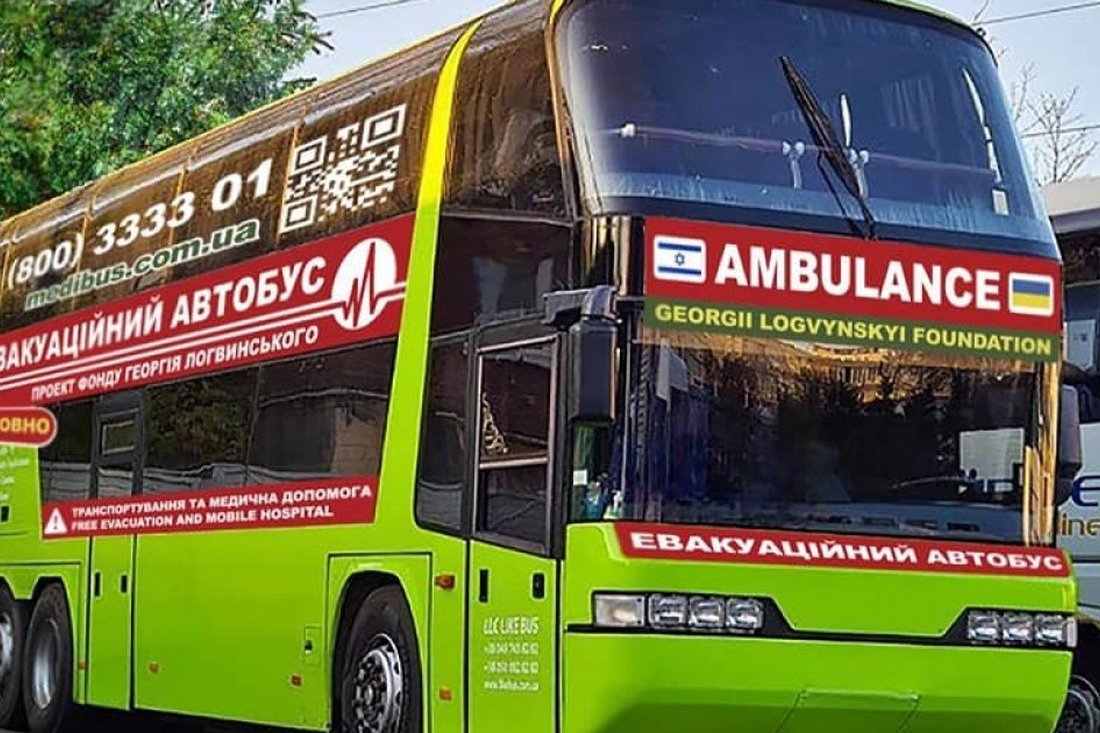 У Дніпрі під час ракетної атаки були пошкоджені унікальні евакуаційні автобуси-шпиталі