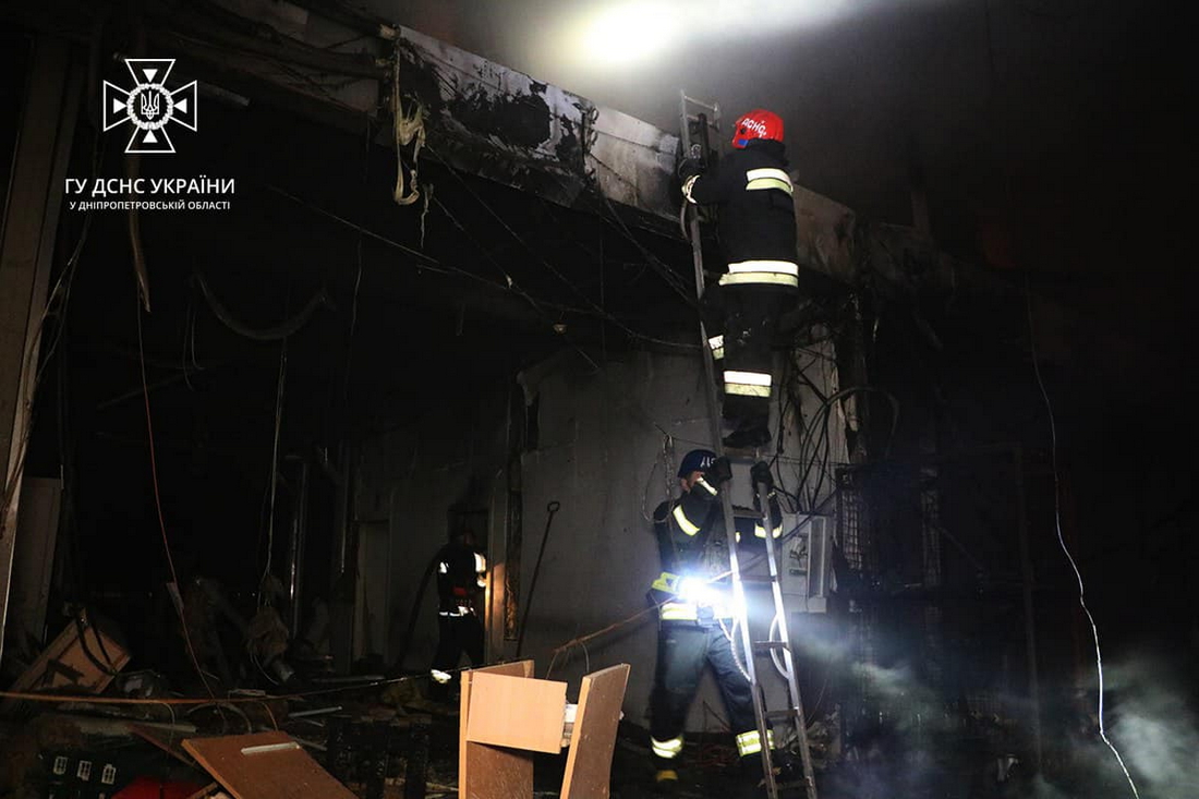 Працювали під ударами «Шахедів» – подробиці рятувальної операції у Дніпрі 9 листопада (фото, відео)