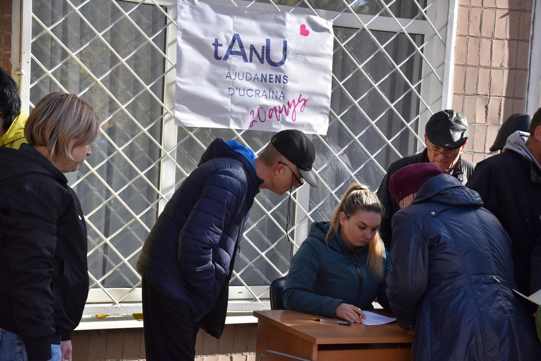 Гуманітарна допомога у Нікополі: 7 листопада мешканцям роздали чергову партію
