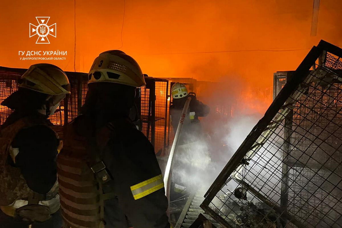 Працювали під ударами «Шахедів» – подробиці рятувальної операції у Дніпрі 9 листопада (фото, відео)