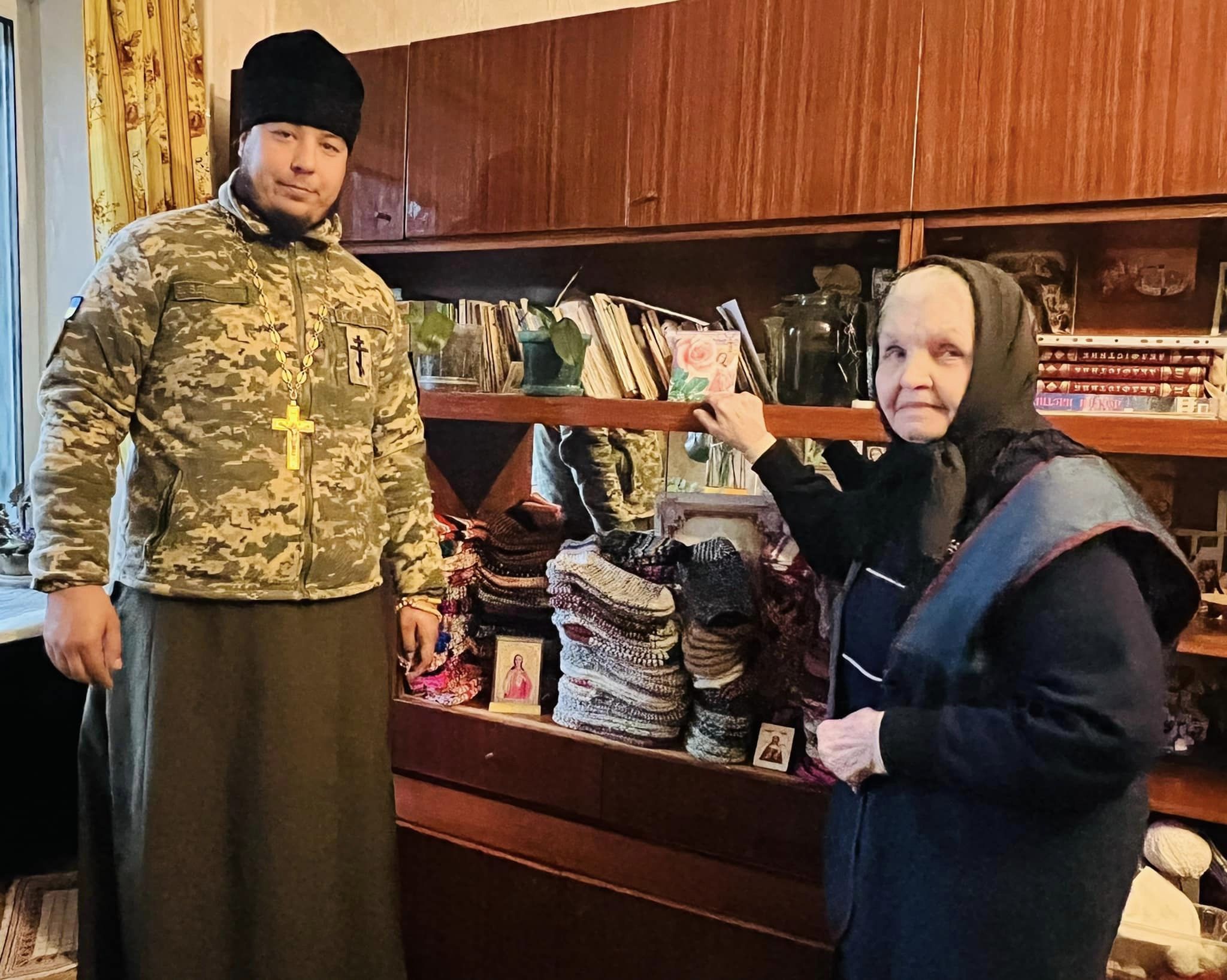 Черниця Марія з Нікополя зв’язала понад 1000 шкарпеток для захисників України