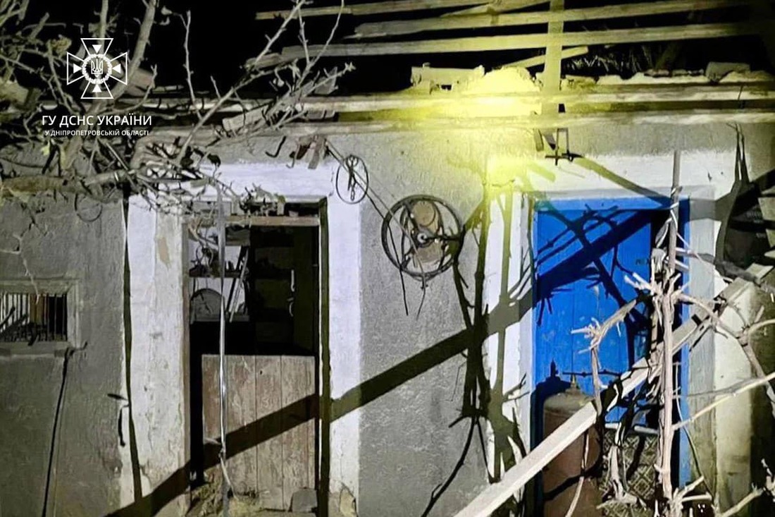 Про наслідки обстрілів Нікопольського району розповіли рятувальники (фото)
