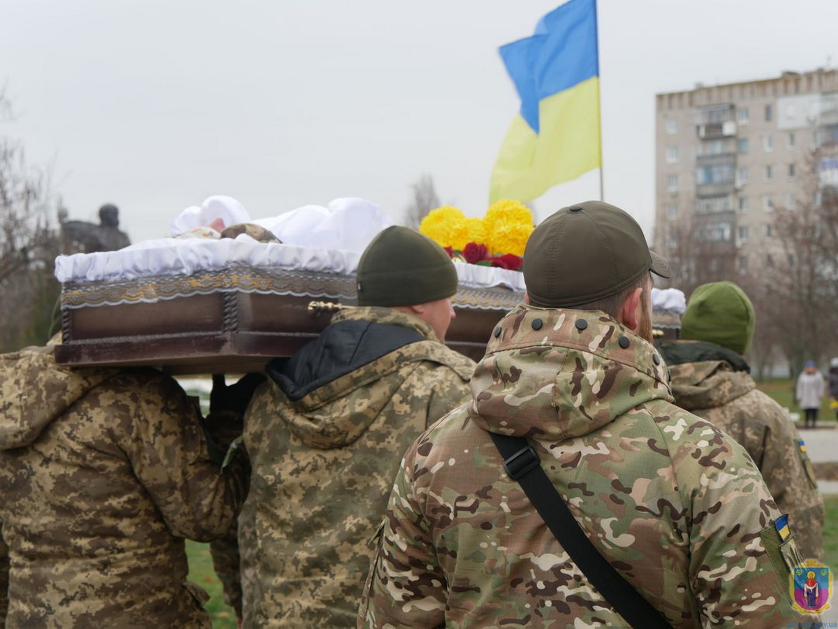 У Покрові 24 листопада провели в останню путь загиблого Героя (фото)