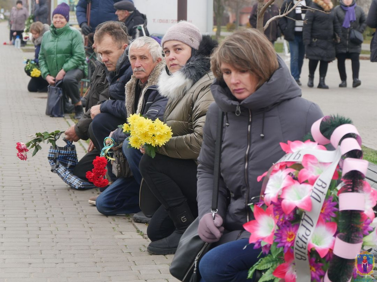 У Покрові 24 листопада провели в останню путь загиблого Героя (фото)