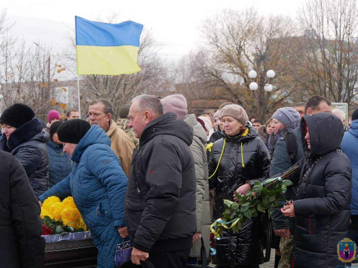У Покрові 24 листопада провели в останню путь загиблого Героя (фото)