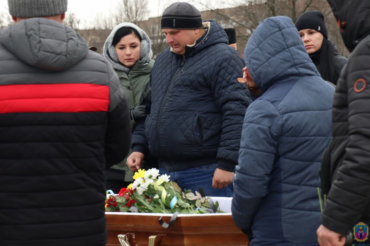 У Покрові 30 листопада провели в останню путь загиблого Героя Олександра Курочку