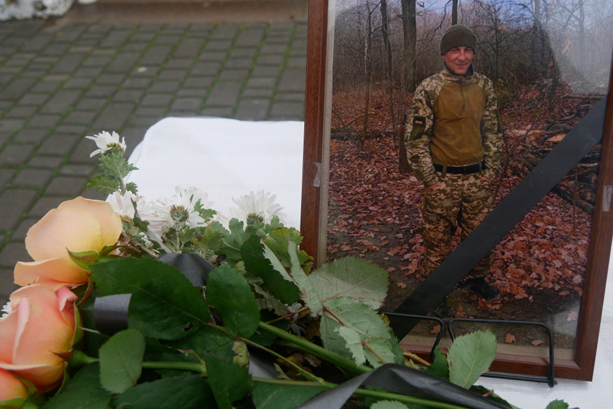 У Покрові 26 листопада провели в останню путь загиблого Героя (фото)