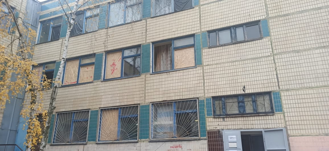 Окупанти обстріляли житлові квартали Нікополя: поліція оприлюднила фото руйнувань