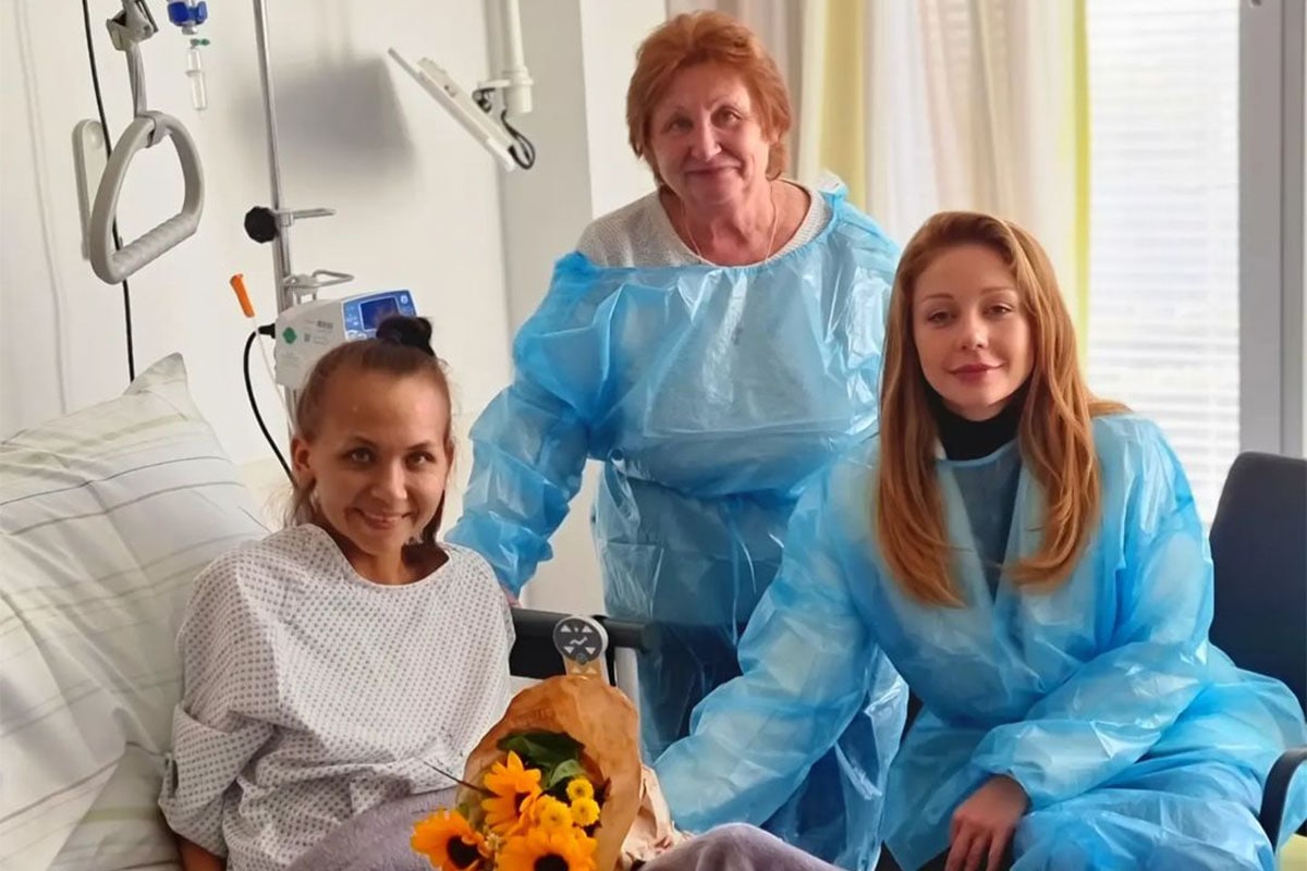 В Німеччині Тіна Кароль відвідала поранену рятувальницю з Дніпра