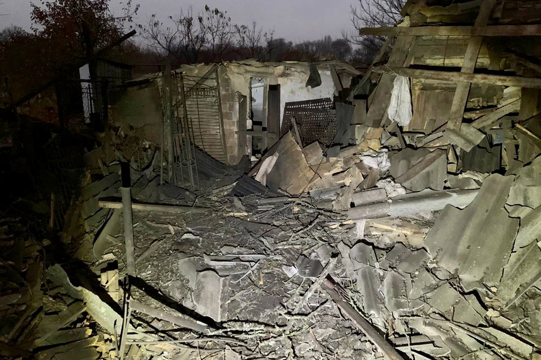 Страшна ніч у Нікополі: внаслідок обстрілів постраждали десятки будинків, є поранені