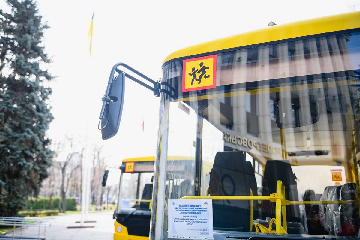 Для школярів Дніпропетровщини придбали 10 автобусів