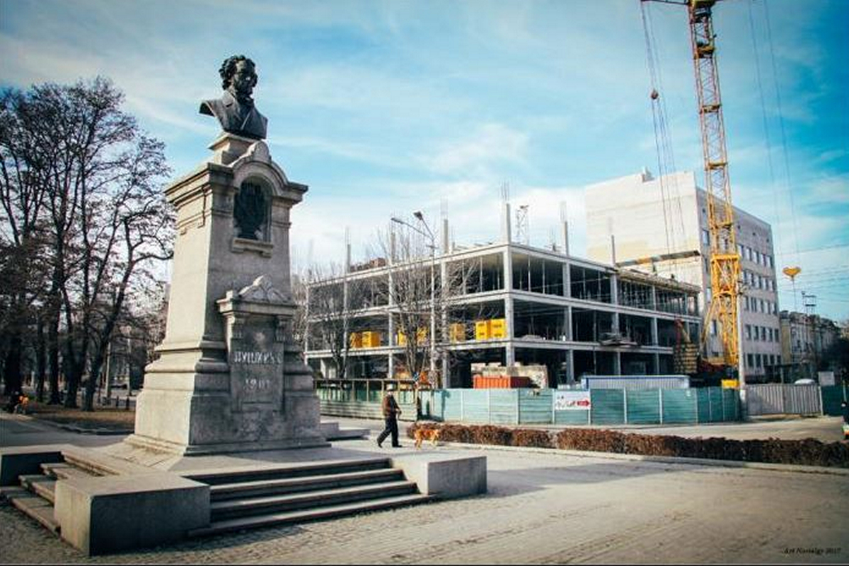 У Дніпрі демонтують пам’ятники Пушкіну, Ломоносову і Горькому