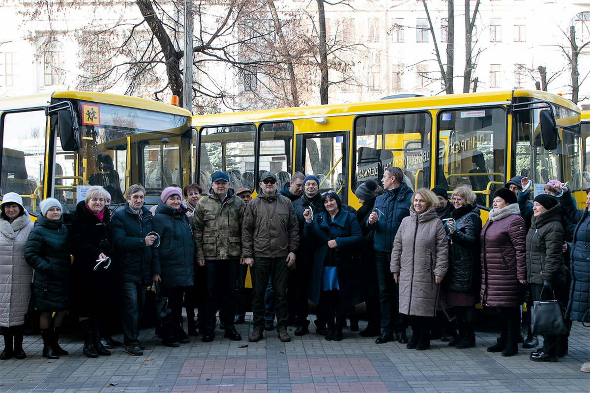Покров отримав шкільний автобус від області (фото)