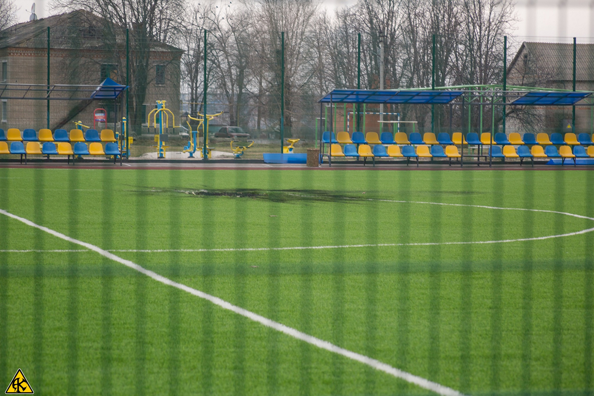Ворожі обстріли пошкодили новенький стадіон у Придніпровському