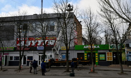 Видають дрова, ліквідовують наслідки обстрілів – чим займаються комунальники Нікополя 19 грудня