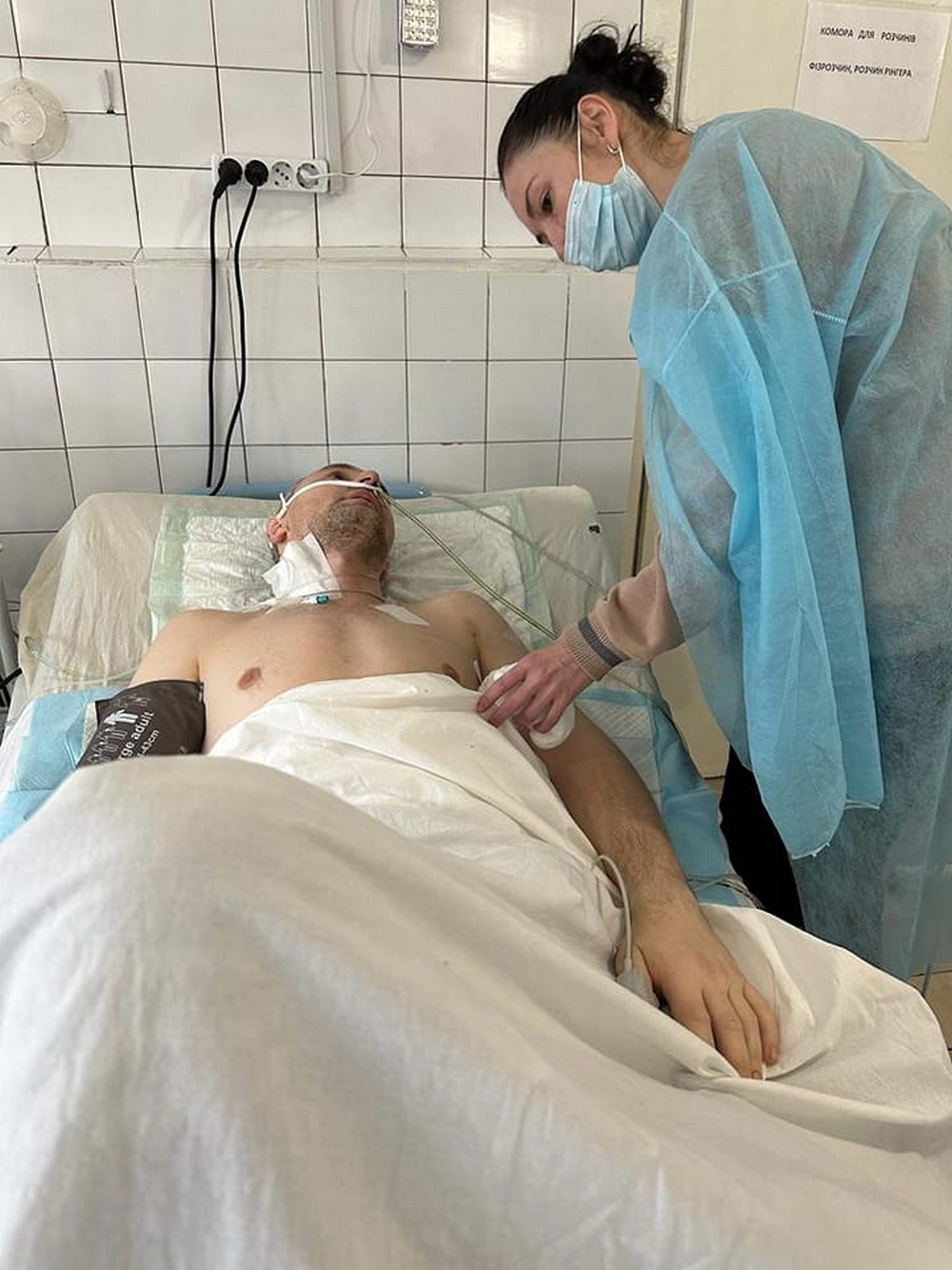 «Не бачились рік: він на Донбасі, вона в окупації» - у Дніпрі врятували важко пораненого воїна