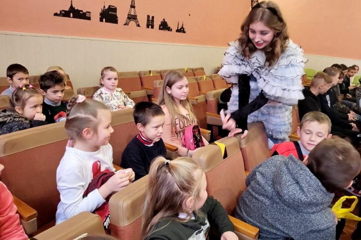 Для маленьких нікопольців організували свято на Різдво в Покрові (фото)