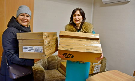 У Нікополі вчителі отримали 96 ноутбуків (фото)