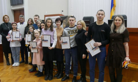 8 юних покровчан отримали стипендії міського голови (фото)