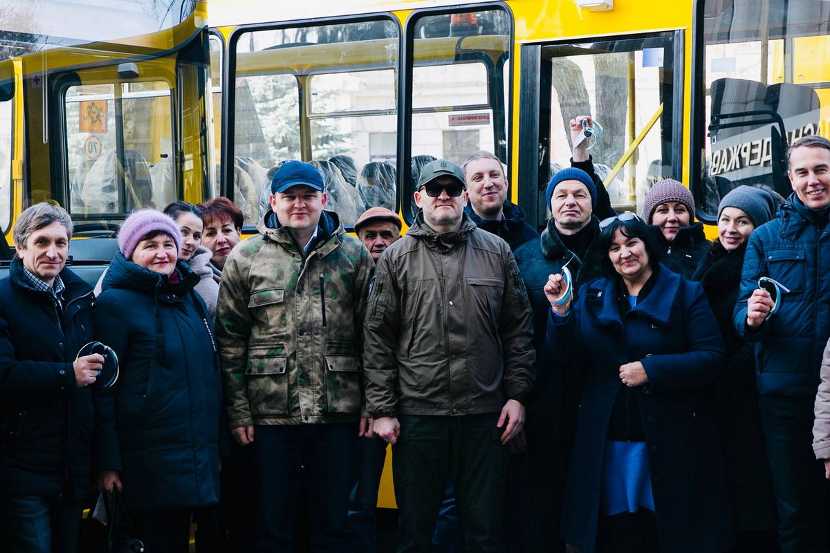 Ще 10 нових шкільних автобусів вирушили до громад області – у тому числі і на Нікопольщину