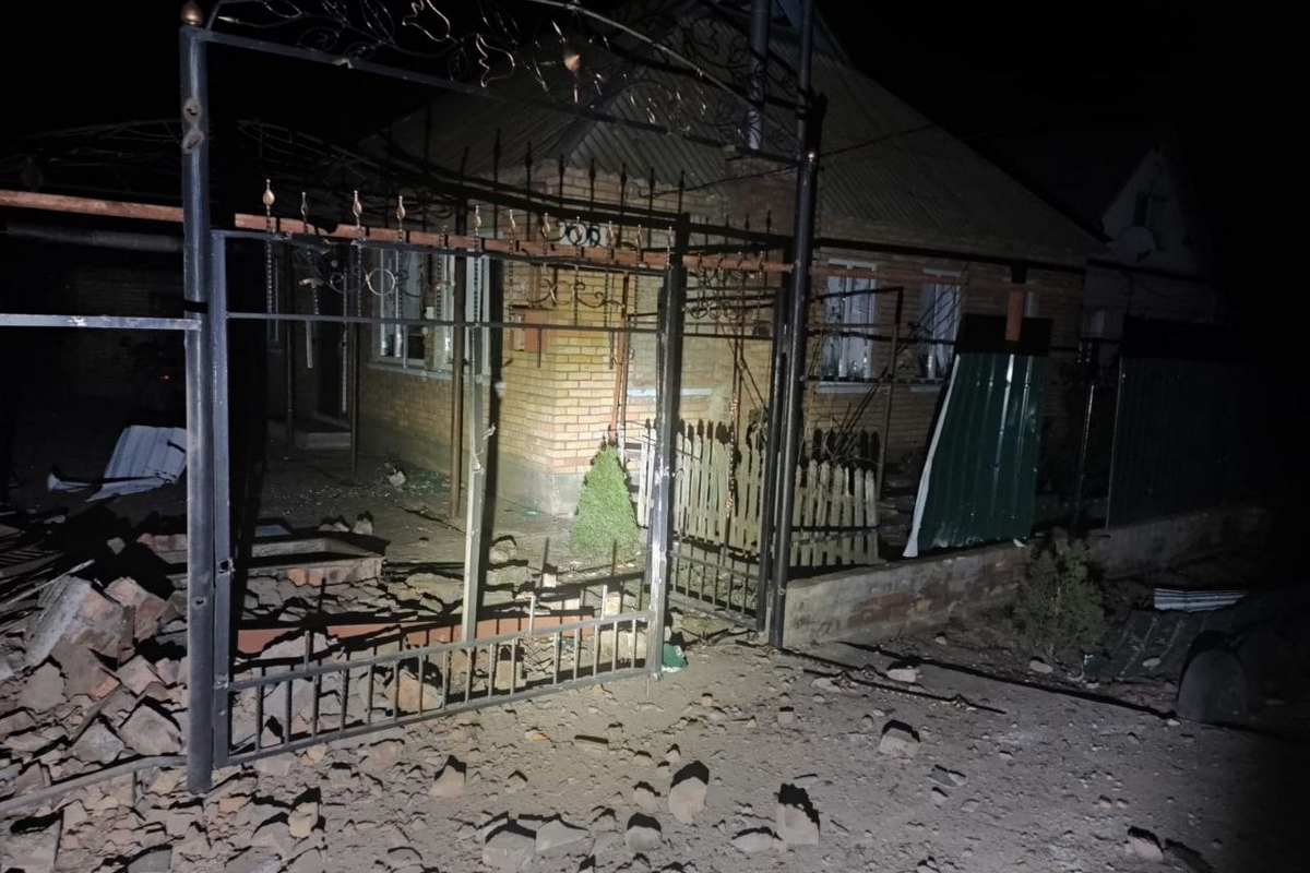 60 снарядів по Нікопольщині: Євген Євтушенко показав наслідки нічних атак
